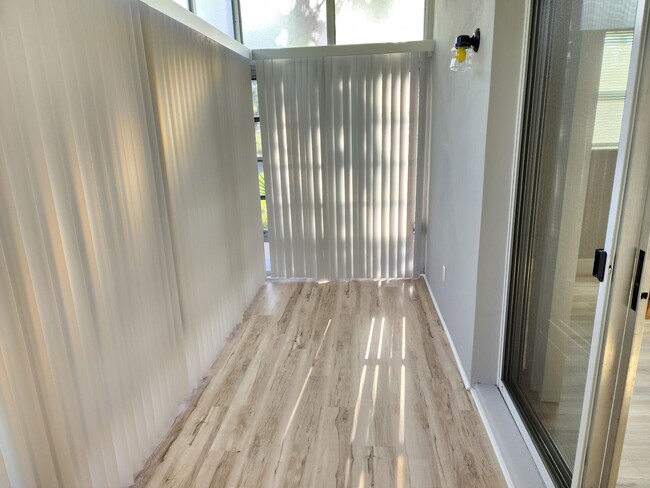 Building Photo - Magnificent 1 bedroom, 1.5 bathroom condo ...