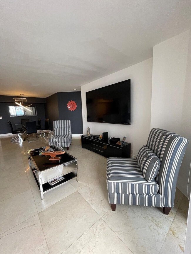 Building Photo - 19101 NE 36th Pl