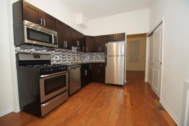 Building Photo - 744 S 18th St
