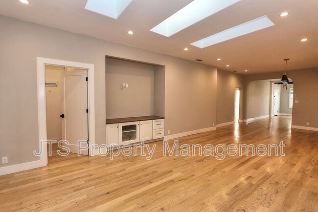 Building Photo - 809 Figueroa St