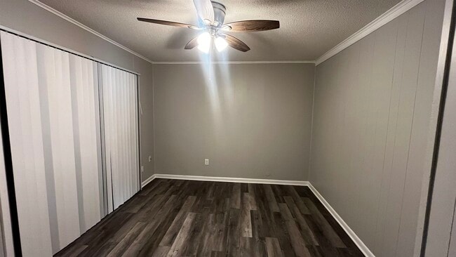 Building Photo - 2547 Courtney Dr