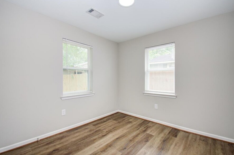 Building Photo - 4008 Vaughn Street