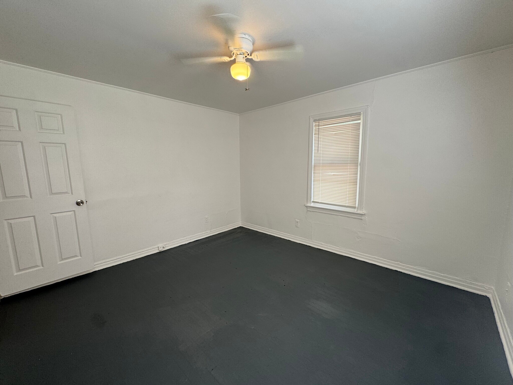 Building Photo - 2108 NE 18th St