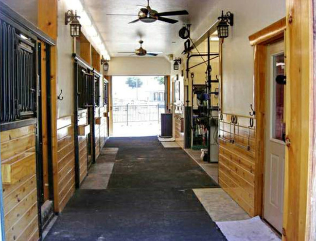 Carriage House w/ Barn Stalls - 25651 Palomares Rd