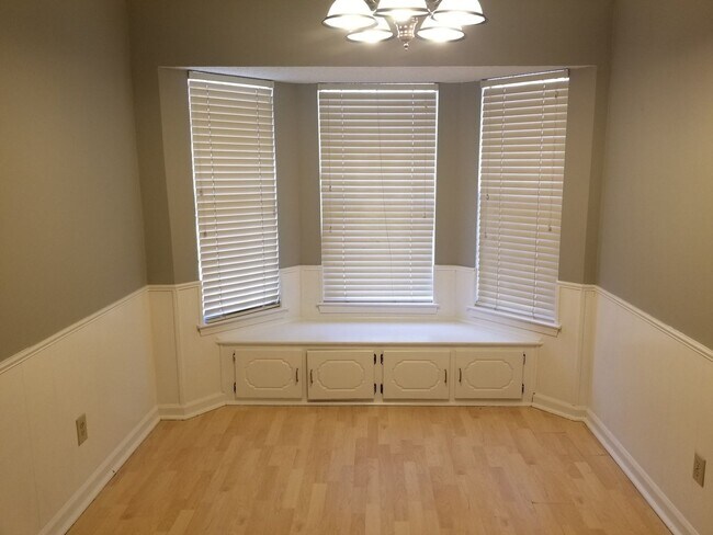 Building Photo - 3 BD, 2 BA, Home in Jacksonville
