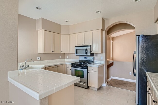 Building Photo - 7640 Rolling View Dr