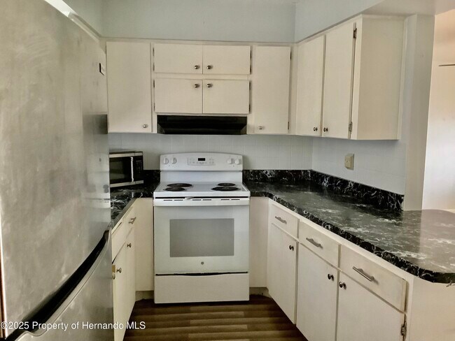 Building Photo - 7322 Pinehurst Dr