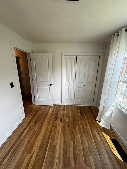Building Photo - 1215 NE 79th Ave