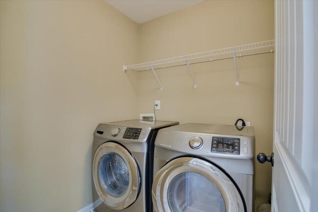 Building Photo - 5634 Sunbury Loop