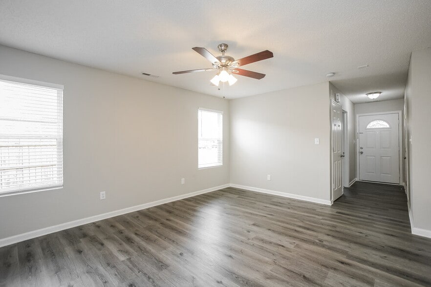 Building Photo - 5558 Wild Horse Dr