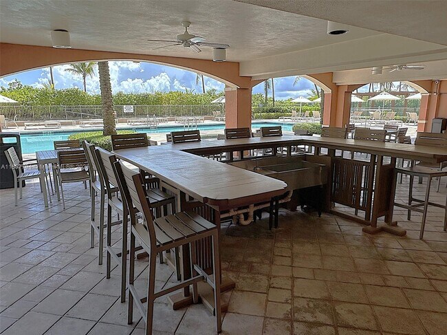 Building Photo - 2080 S Ocean Dr