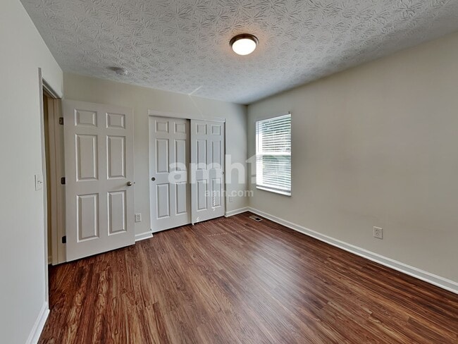Building Photo - 136 Leasure Dr