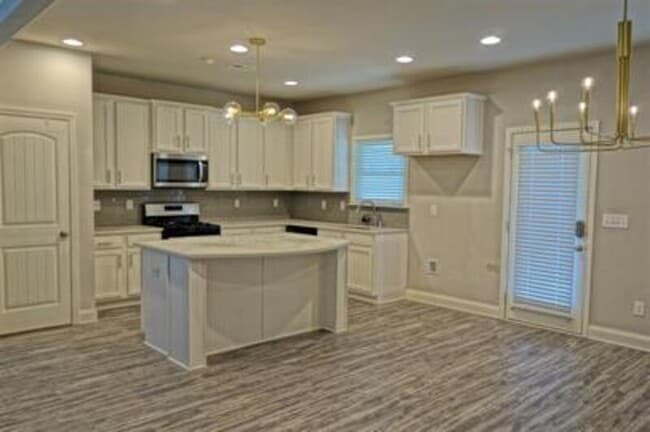 Building Photo - 7608 Graydon St