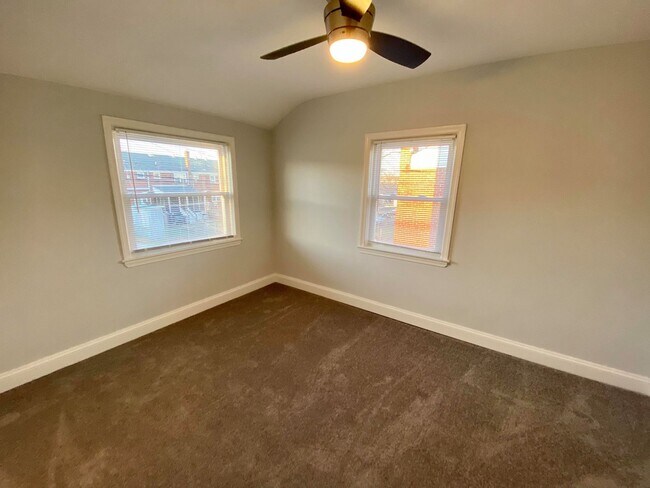 Building Photo - Charming 3 Bedroom/1.5 Bathroom Townhome in Dundalk, MD!