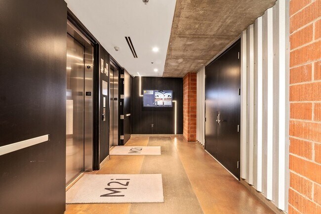 Building Photo - Modern Chic 2 bedroom at M2i