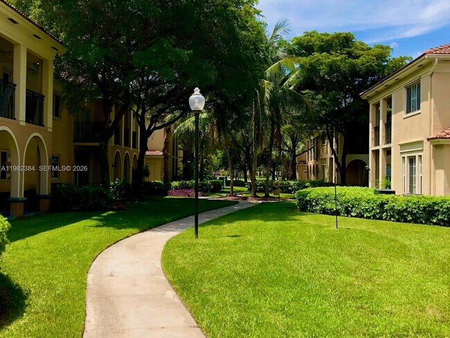 Building Photo - 2557 Centergate Dr