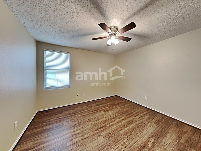 Building Photo - 3956 German Pointer Way