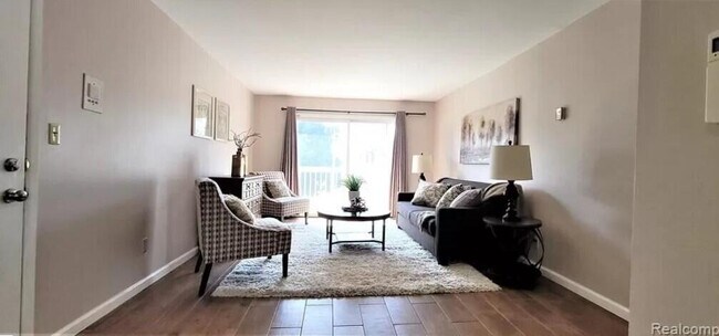 Building Photo - 2445 Torquay Ave