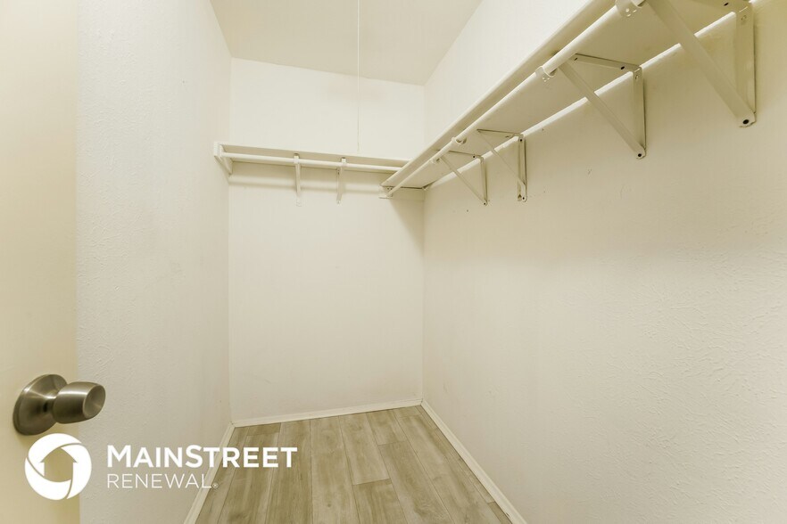 Building Photo - 4248 Driscoll Dr