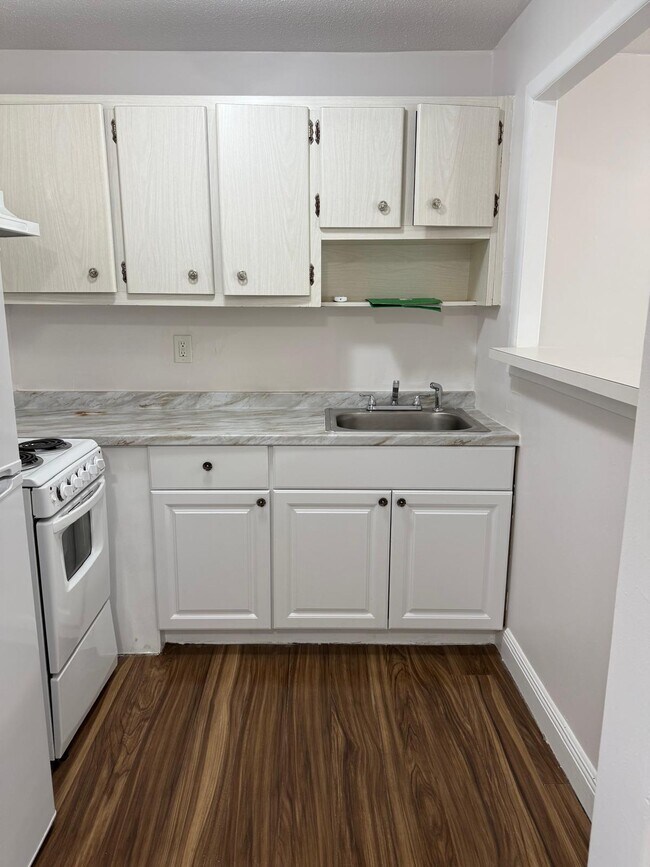 Building Photo - 126 Cleveland St