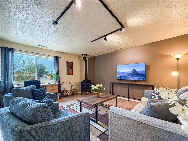 Building Photo - 521 Camino Solano