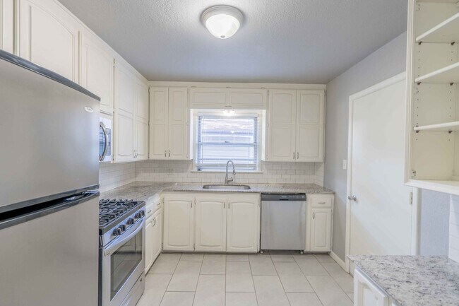 Building Photo - 1618 S Ash Pl