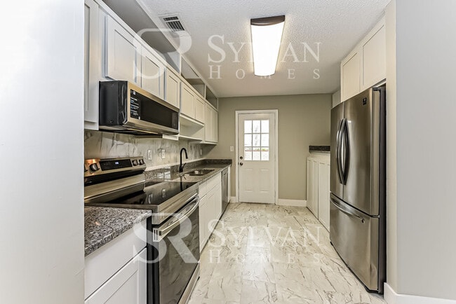 Building Photo - At Last, This Is What You Have Been Searching For!