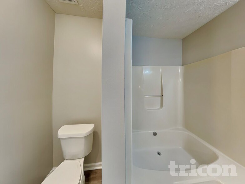 Building Photo - 645 Dillon Dr