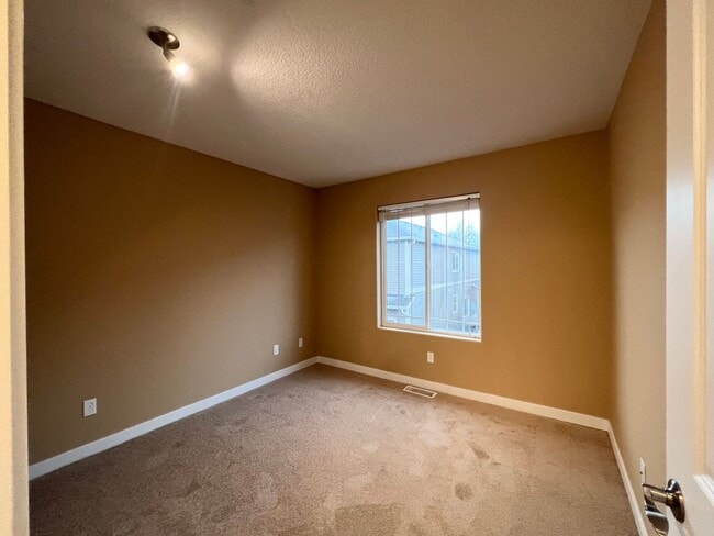 Building Photo - Beautiful 4 Bed, 2.5 Bath Home with Two Car Garage!