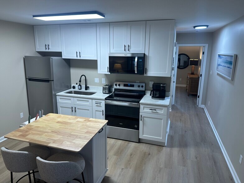 Completly renovated kitchen with all new appliances - 603 Wagon Wheel Rd