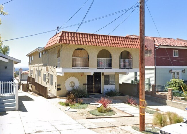 Building Photo - 623 N Juanita Ave