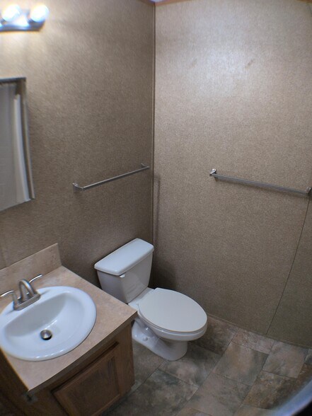 Building Photo - 36 W Road Park