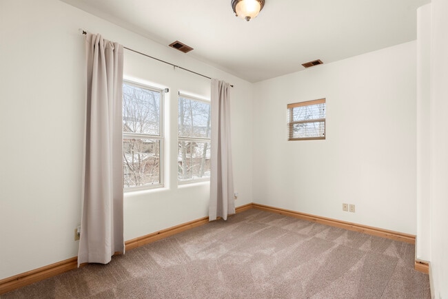 Building Photo - 211 Juniper Ct
