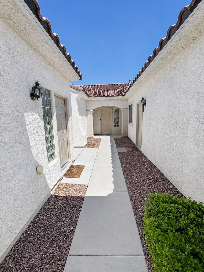 Building Photo - 2842 Freedom Hills Dr