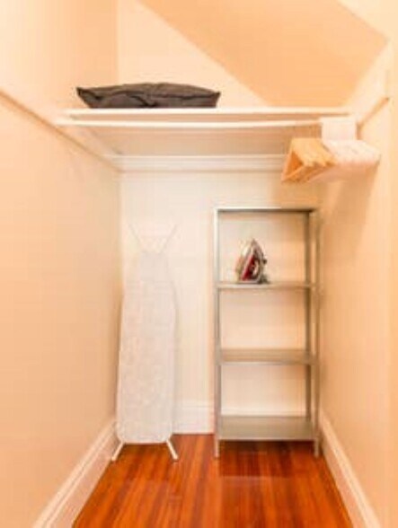 Building Photo - 16 Euston St