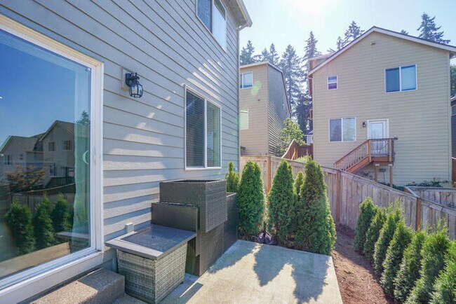Building Photo - 1321 NE 72nd Way