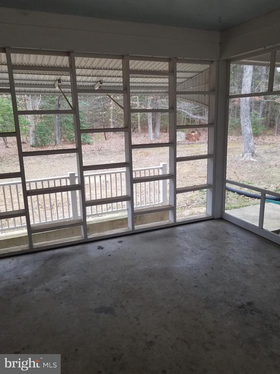 Building Photo - 8685 Ironsides Rd