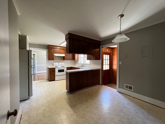 Building Photo - 10039 Mt Holly Rd