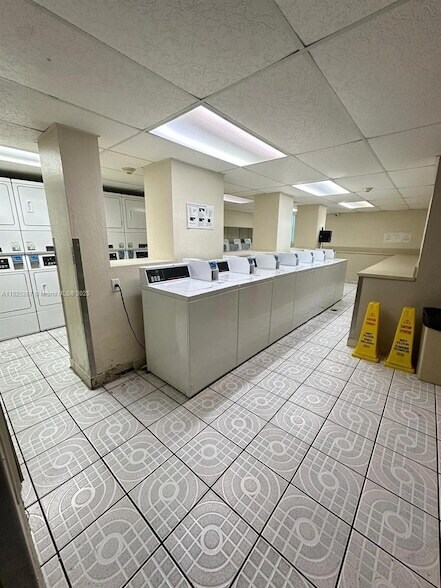 Building Photo - 1805 Sans Souci Blvd