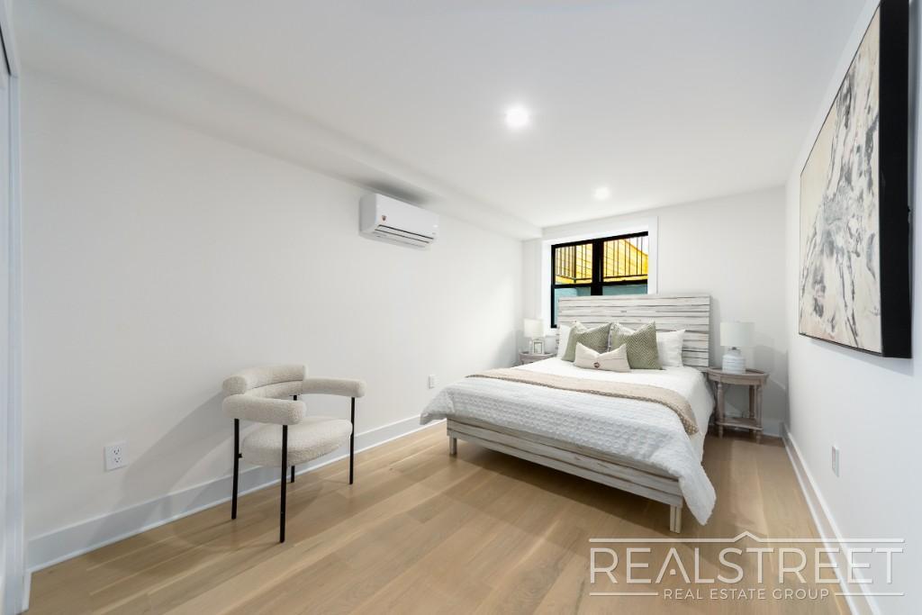 Building Photo - Exquisite 3 BR 3.5 BA Home with Private Pa...