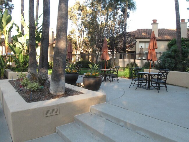 Building Photo - Corsica Villas Condo!