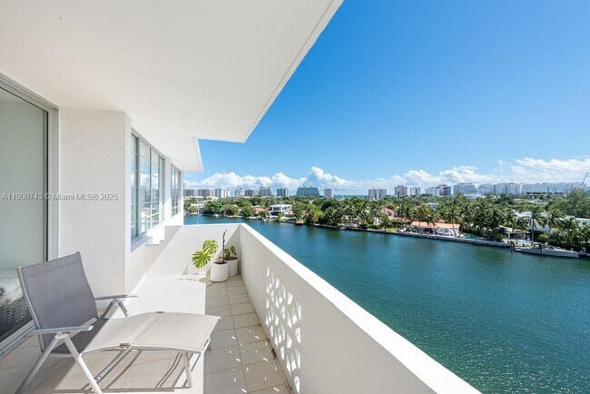 Primary Photo - 9101 E Bay Harbor Dr