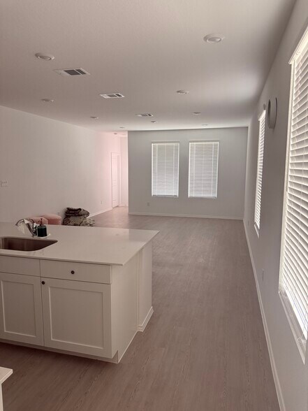 Building Photo - 13400 Trumpet Creeper Dr