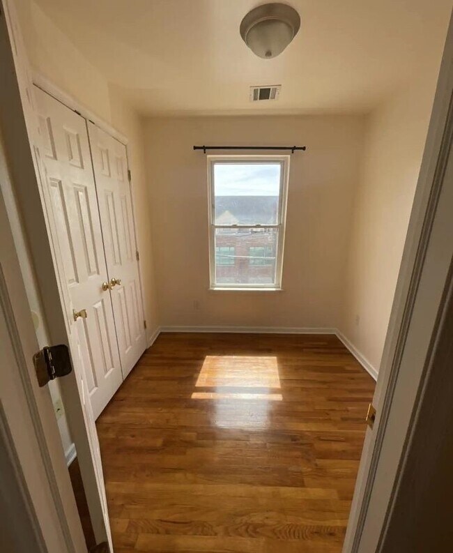 Building Photo - 13 Union St