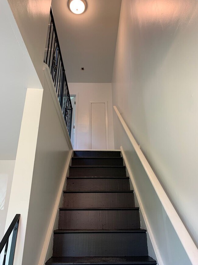 Building Photo - Newly renovated, affordable, 3 bed/1 bath ...