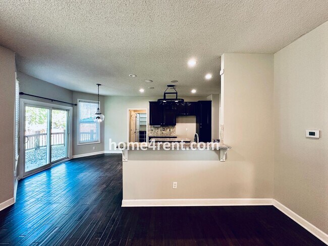 Building Photo - Elegant Cul-de-Sac Retreat with 5th Bedroo...