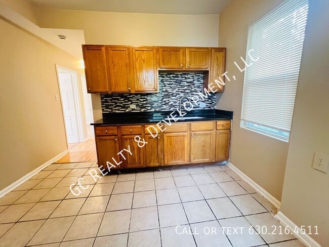 Building Photo - *** $1000 OFF RENT - 4 BEDROOM - 1 BTH / H...