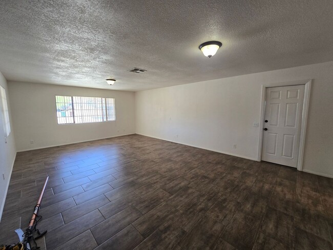 Building Photo - 57980 Hidden Gold Dr