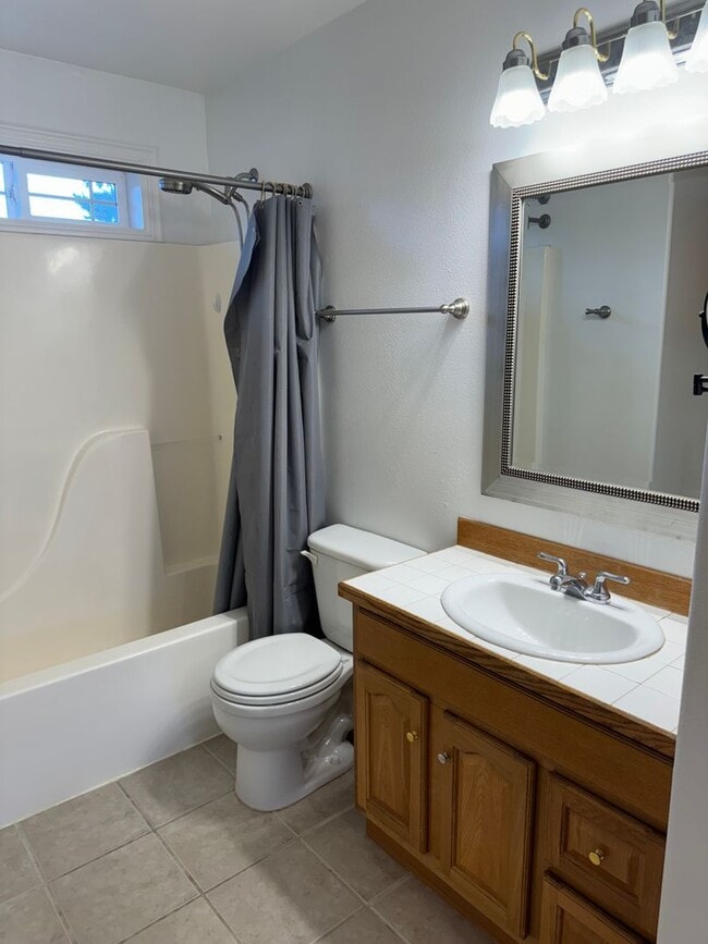Building Photo - 3657 Rivercrest Dr