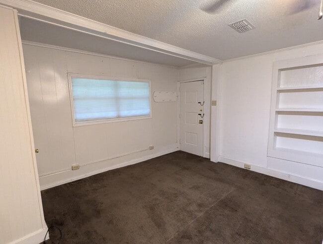 Building Photo - 904 Rosedale Ave